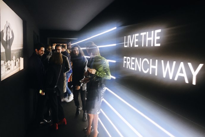 千面巴黎,巴黎时装周叉腰造型