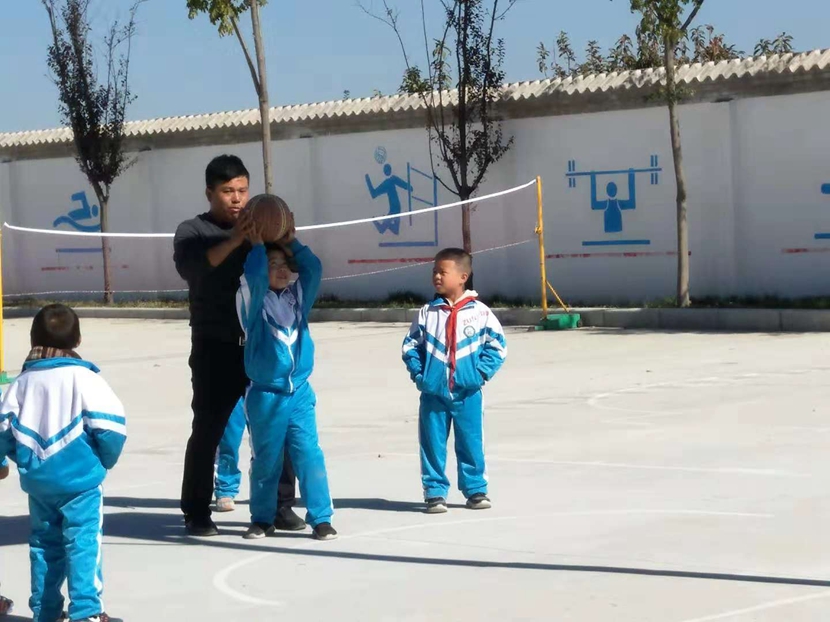 记梅家坪镇新安小学“一校一品”体育特色活动