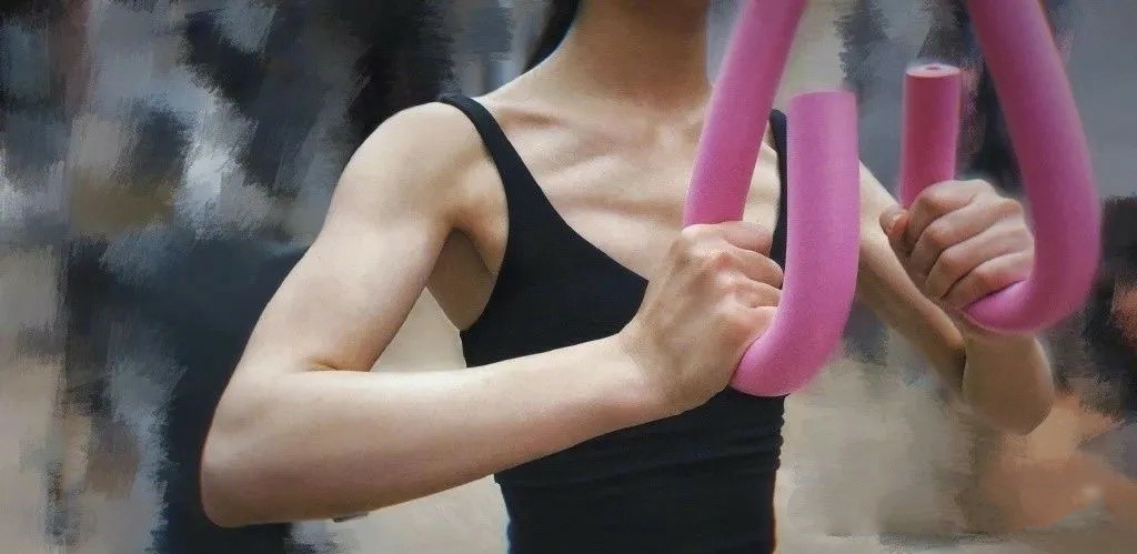 最近瘦出排骨胸的女明星,瘦出排骨胸的女星