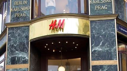 每年从中国赚走74亿,却昧着良心砸中国的碗,瑞典H&M要凉凉