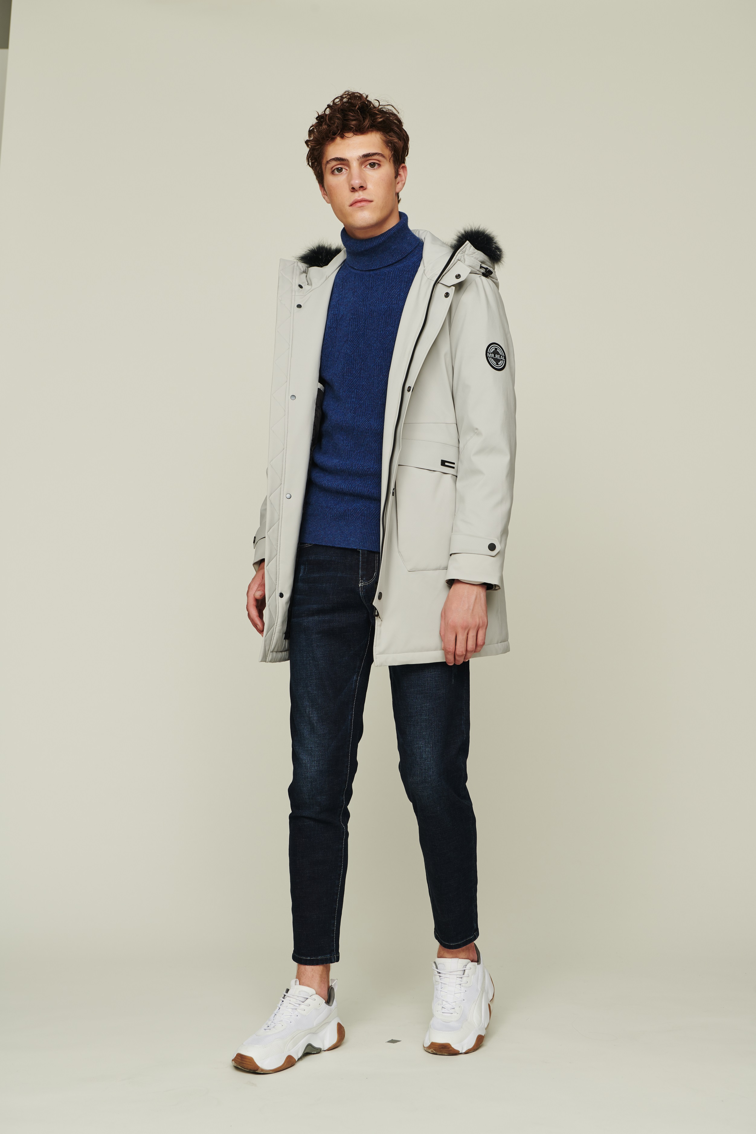 比较俗的粉色长款羽绒服怎么穿,羽绒服这样穿居然潮爆了