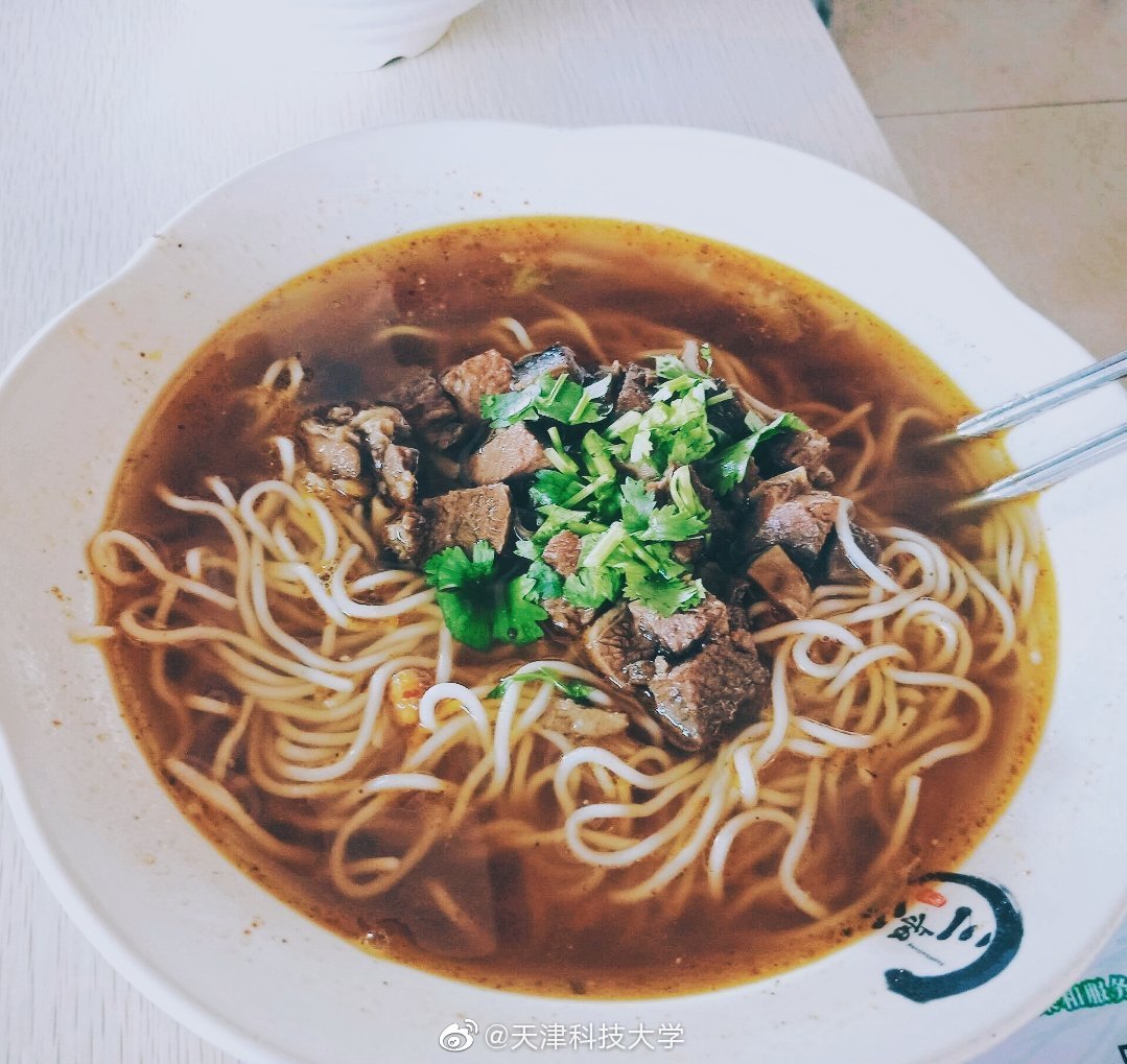 天津最馫大学食堂：晚上吃啥？给你安排的明明白白