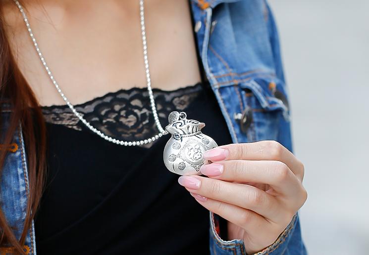 银镯子银项链变黑是怎么了,银戒指变黑是身体有病