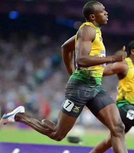 54岁泰森展现完美身材,泰森与普通人身材