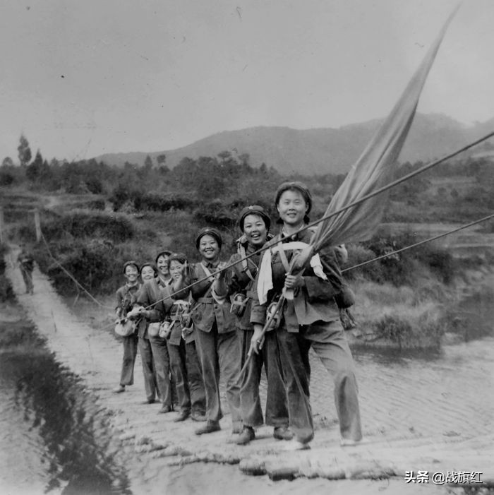 女兵谈恋爱被连长打,女兵和男兵谈恋爱会受什么处罚