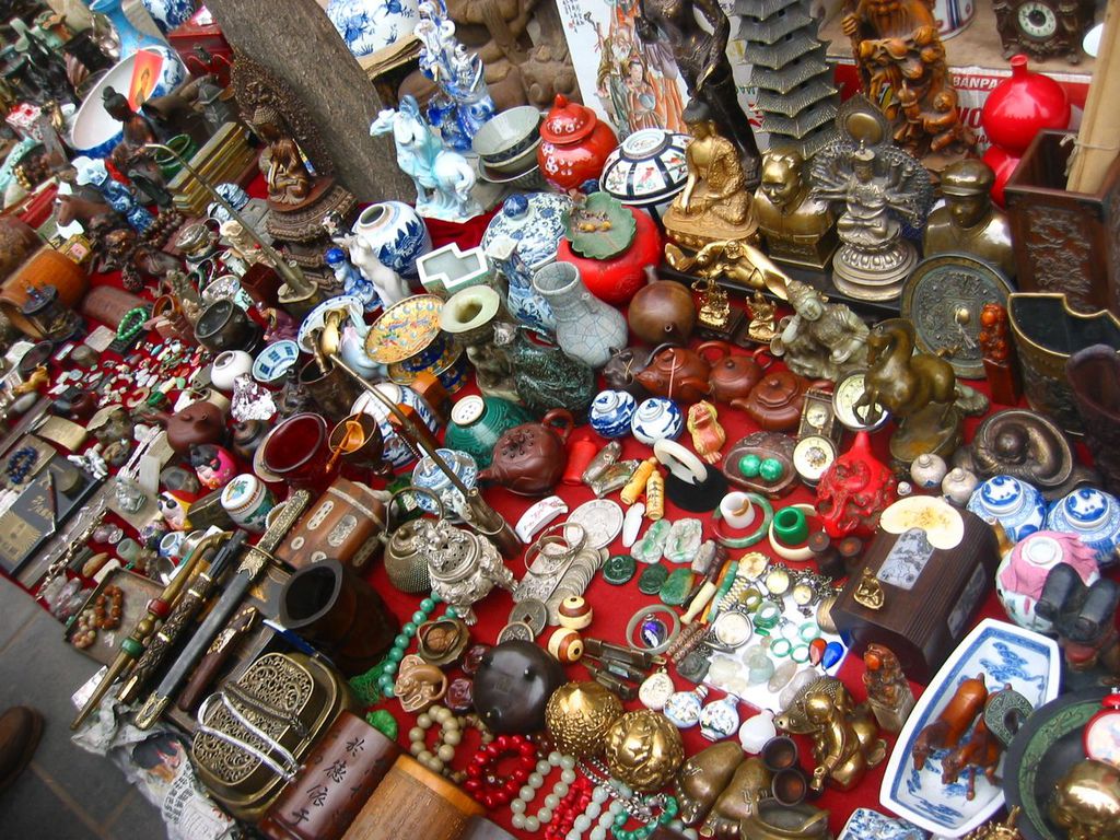 北京城中不是景点，却中外游客如云的地方—潘家园