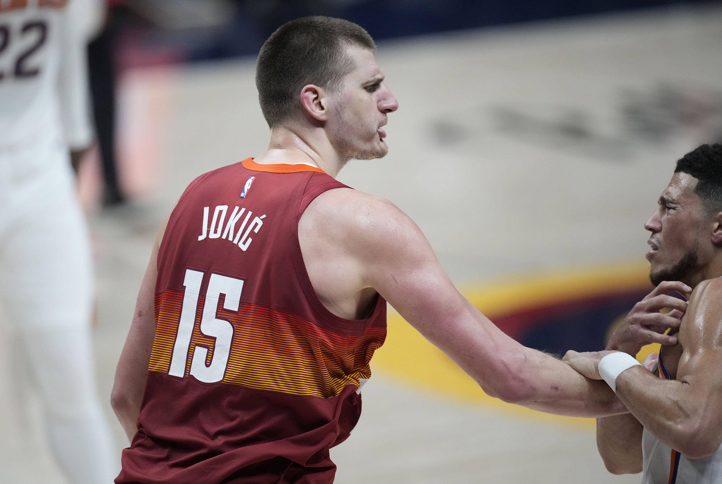 字母哥垫脚欧文是第几场比赛,欧文被字母哥垫脚导致什么伤