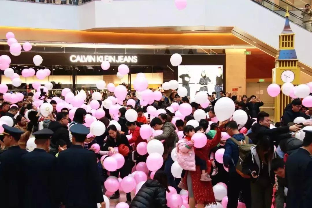 5000颗气球从天而降,从天而降的1亿颗钻石