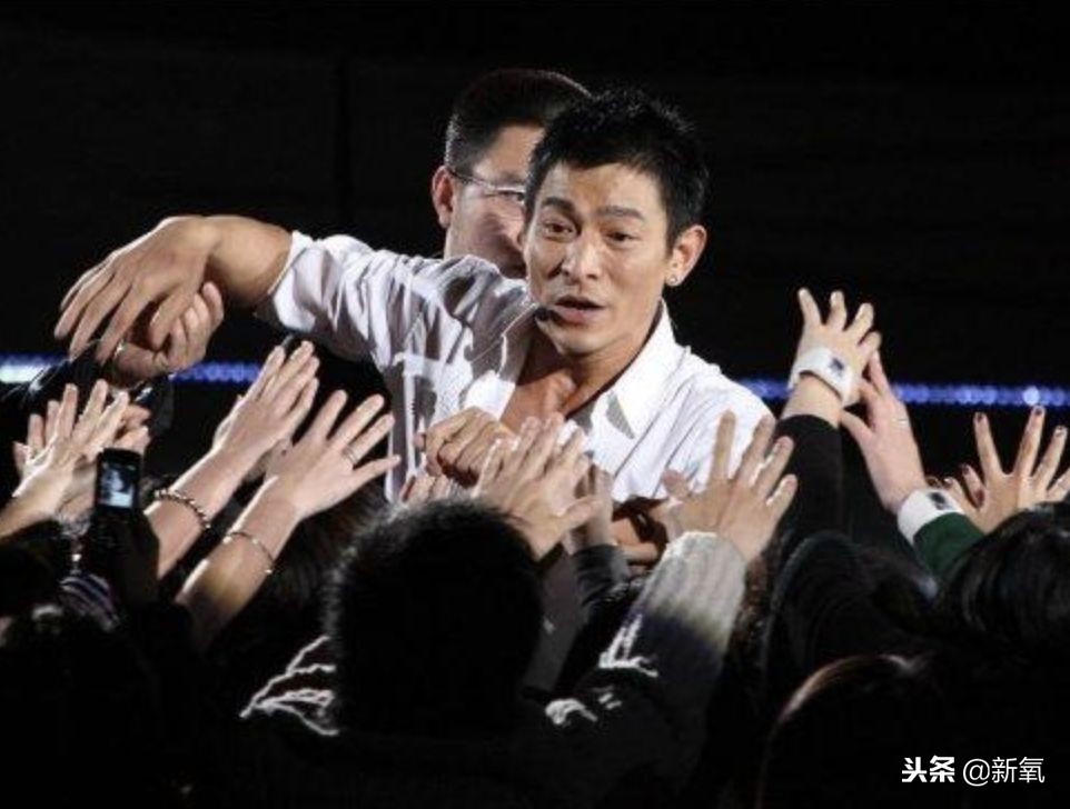 刘德华演唱会失声痛哭完整版后续,刘德华2018演唱会哭片段