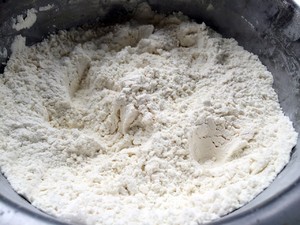 炸鸡翅如何外酥里嫩还入味,炸鸡翅怎么做到外酥里香