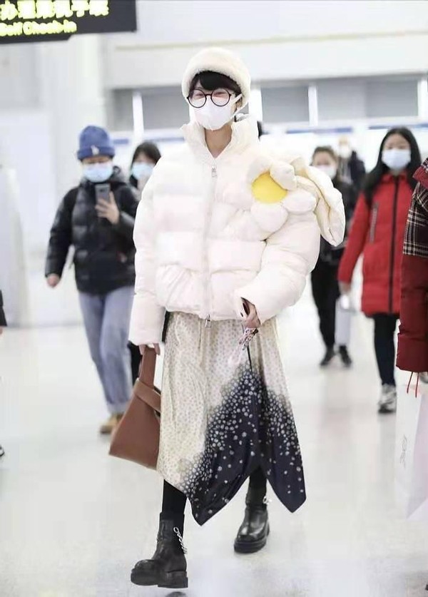 过年穿白色羽绒服,过年穿白色羽绒服好吗