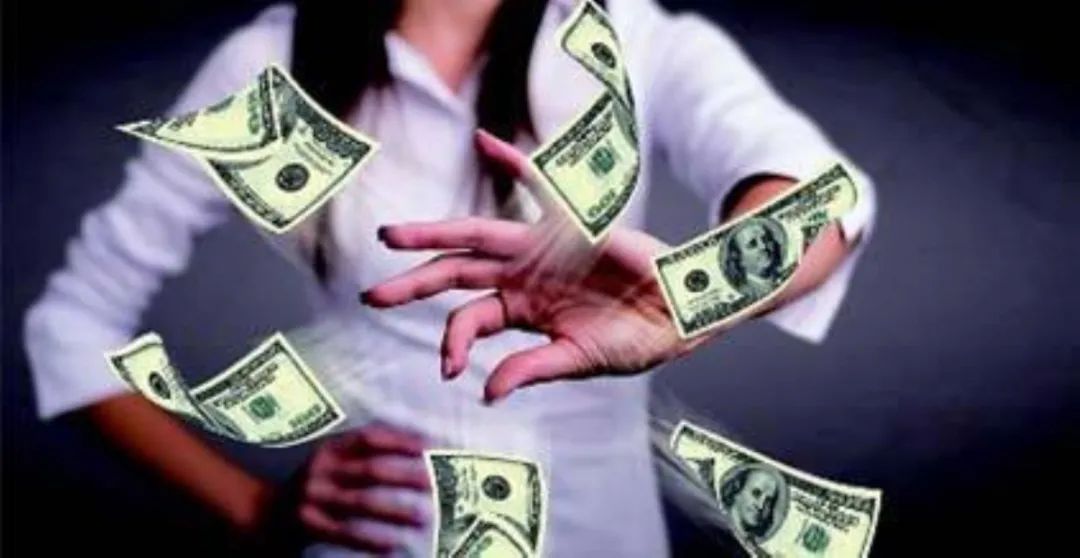 月薪4000买个3万的表奢侈吗,一个月赚多少钱可以买4万的表