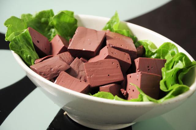 吃了猪血拉黑便还有腥味,吃猪血排出黑便是什么原因