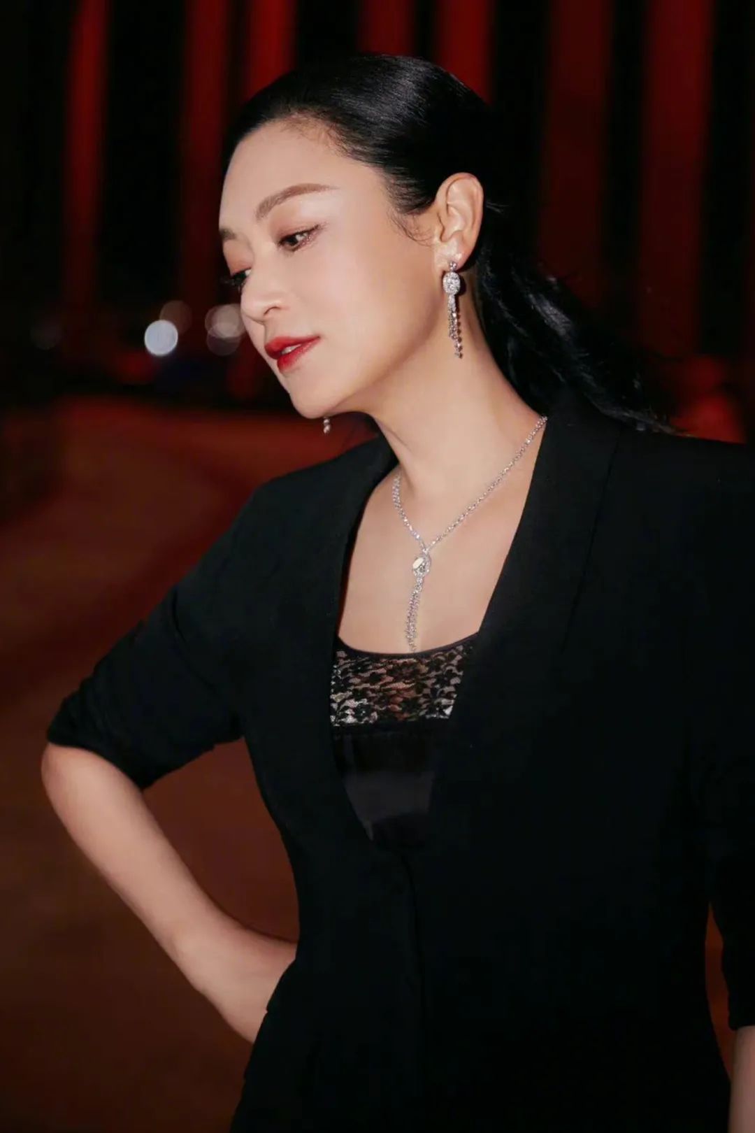 陈坤和巩俐走红毯颁奖,巩俐戛纳红毯惊艳全球