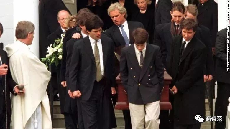 肯尼迪家族到底是因为什么被诅咒,肯尼迪家族真的被诅咒了吗