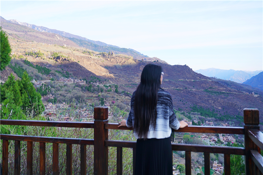 甘孜州有个很漂亮的村寨,甘孜州藏寨