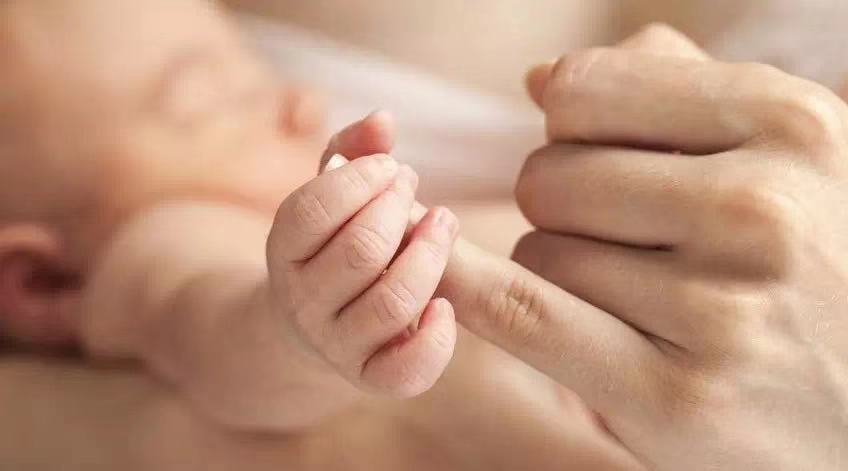 陈小春应采儿二胎什么时候生,陈小春应采儿二胎是女孩还是男孩