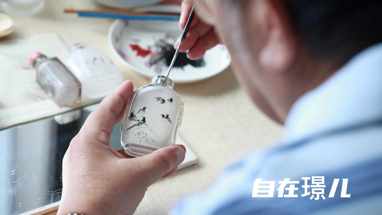 一张特别的床？麻醉自己？大神附体？哪一样才能画出神奇的鼻烟壶