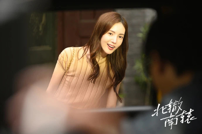 金晨背过哪款lv包包,金晨代言prada美特斯邦威既视感