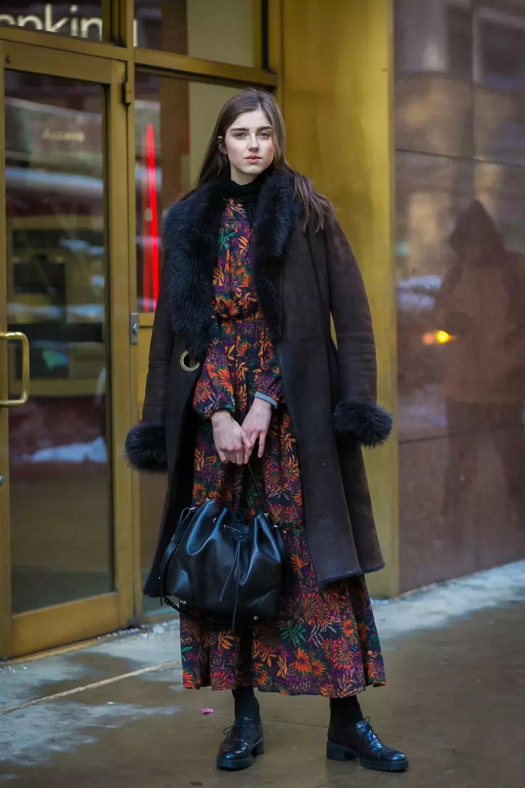 这个冬季时髦精都是这么穿大衣的,时髦的人喜欢这样穿