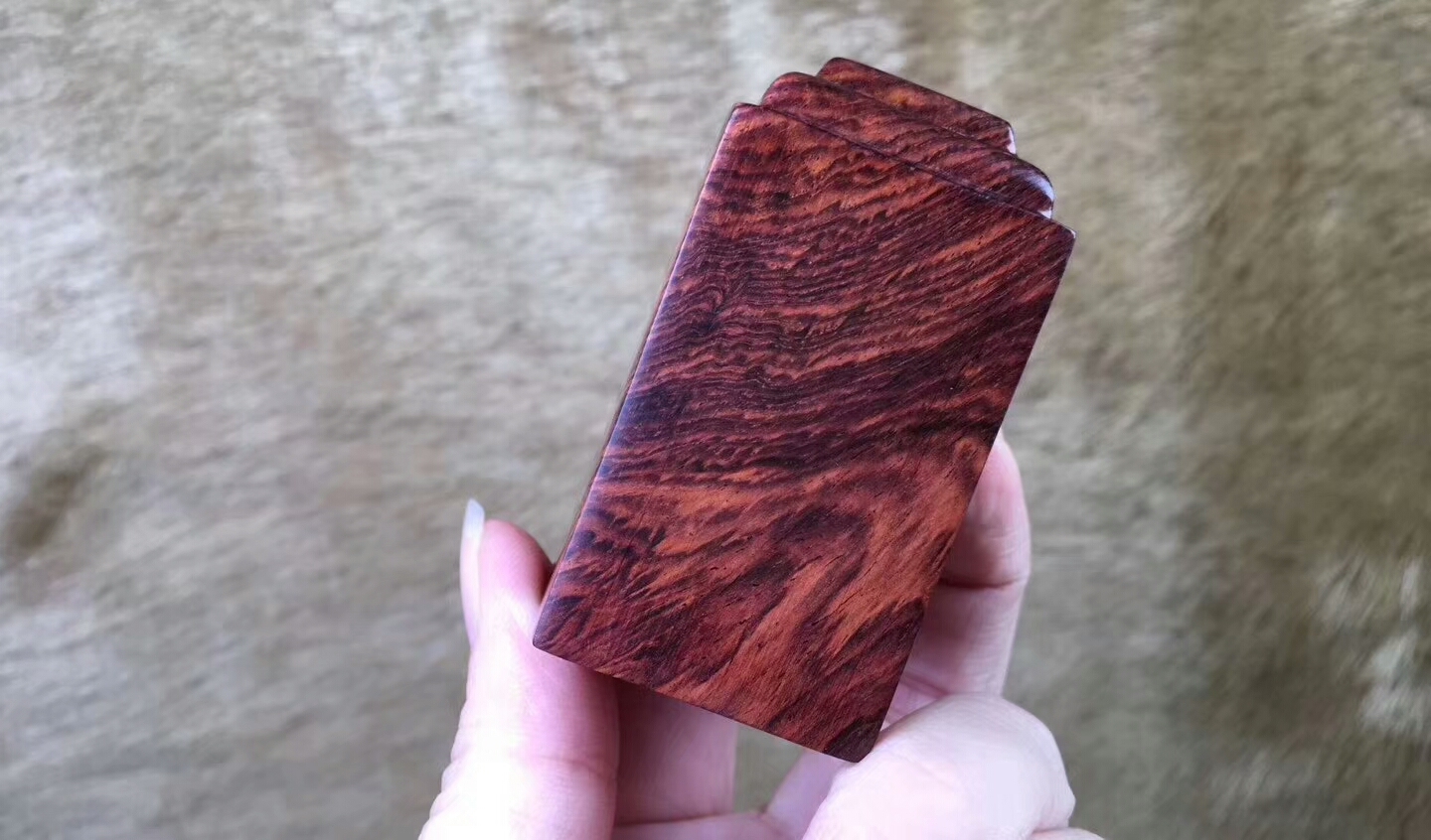 木雕用什么材质的最好,常见的木雕材料一般分为两大类