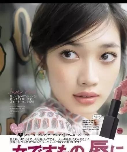 没有烈焰红唇照样slay全场，她的裸色口红真厉害