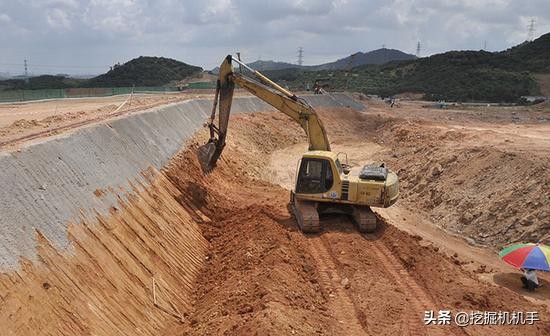 智能修坡挖掘机,挖掘机100个技巧