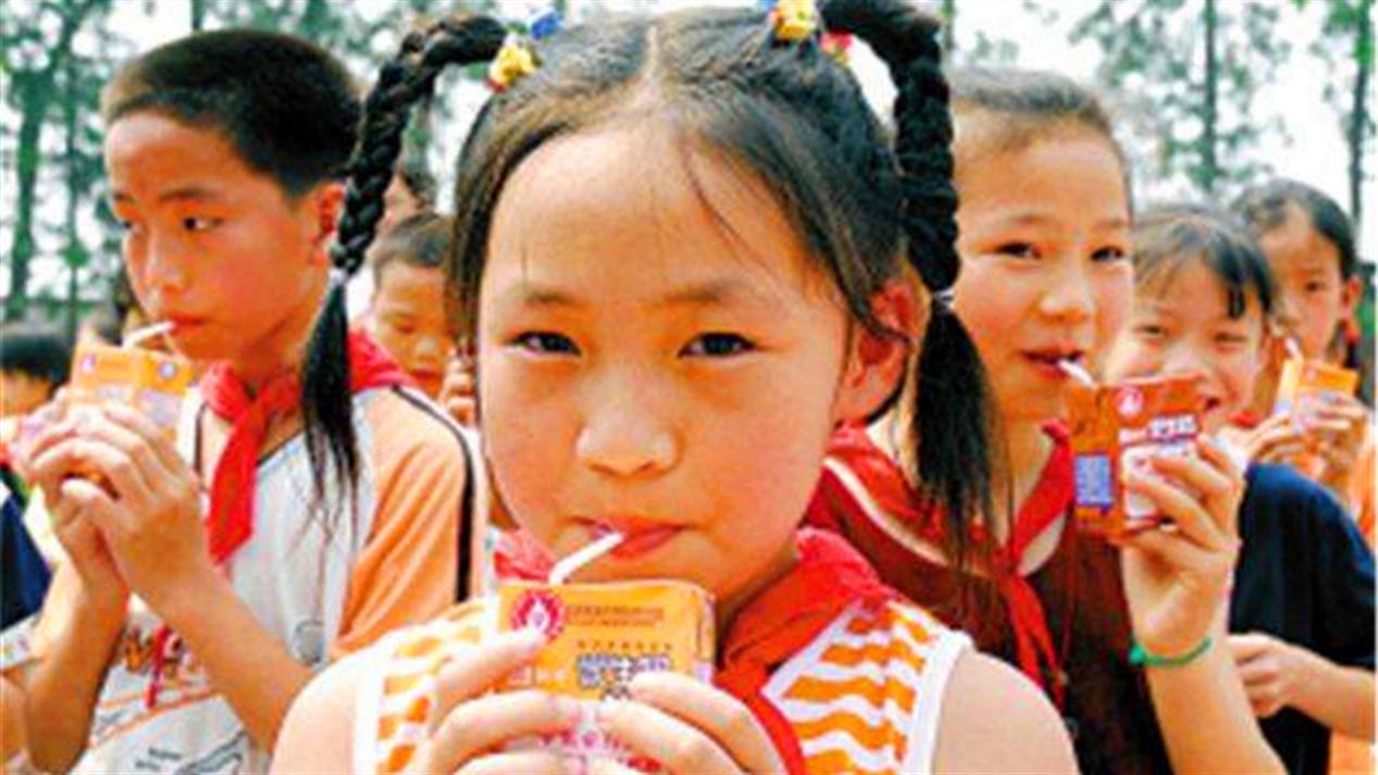 孩子常喝牛奶和不喝牛奶的区别,为什么不能让孩子长期喝牛奶