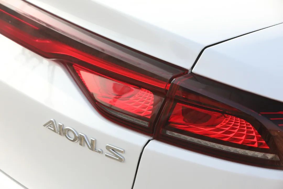 广汽新能源埃安在家怎么充电,广汽传祺新能源埃安s怎么充电