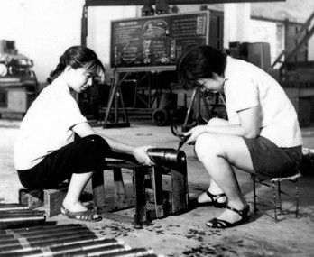 长沙人70年穿鞋往事：为何年轻学子们又穿高帮的球鞋了？