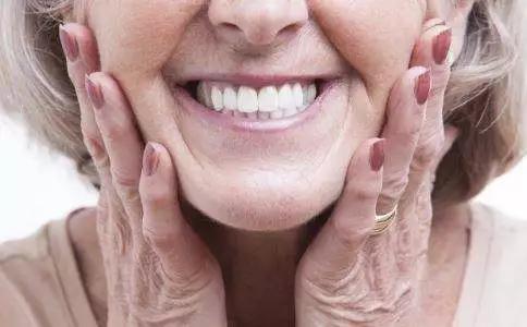 老了牙齿不好了可怎么办,人老了牙齿变稀了怎么办