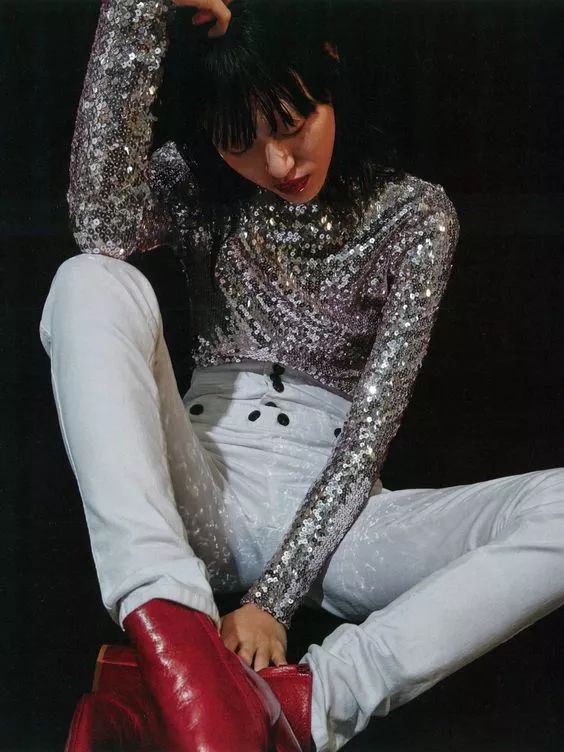 今年秋冬流行红色什么款式,红色单品春节如何穿出惊艳感