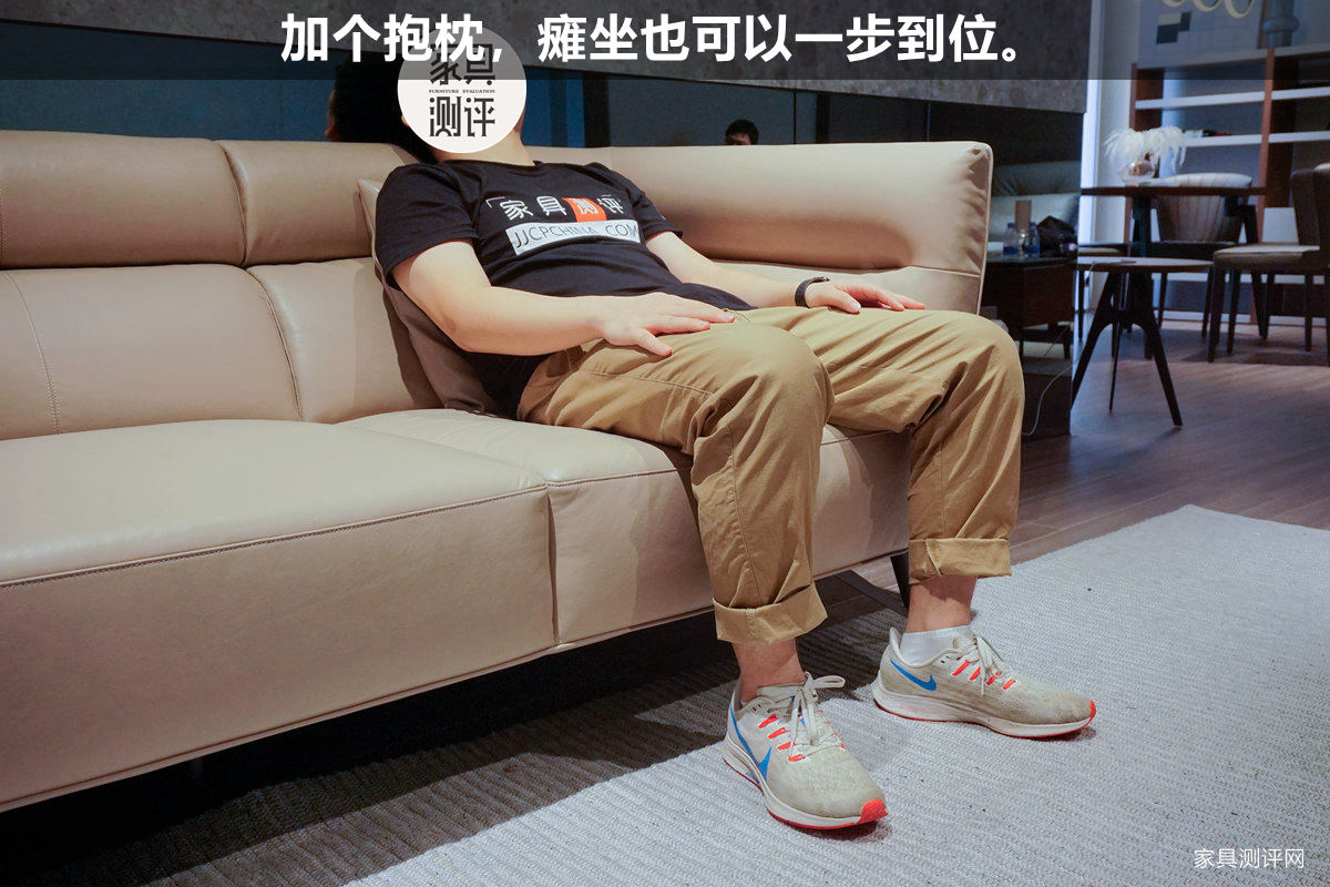 格调沙发哪个系列好用,黑白灰风格沙发搭配暖色沙发