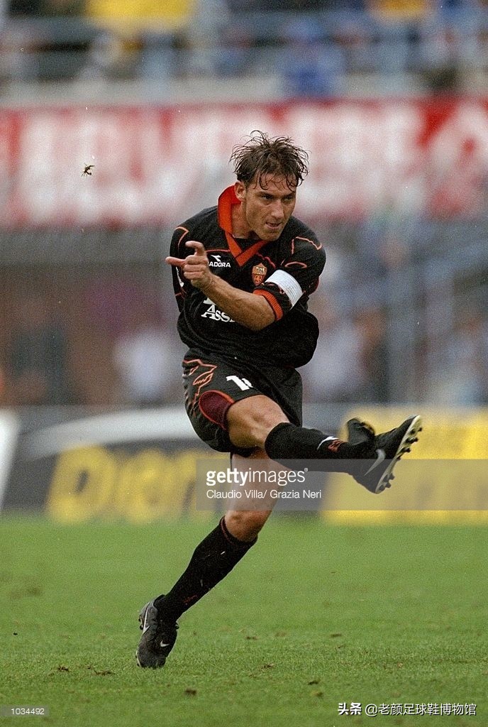 17岁签约nike,t90头号代言人欧锦赛反水怒喷球鞋散热差