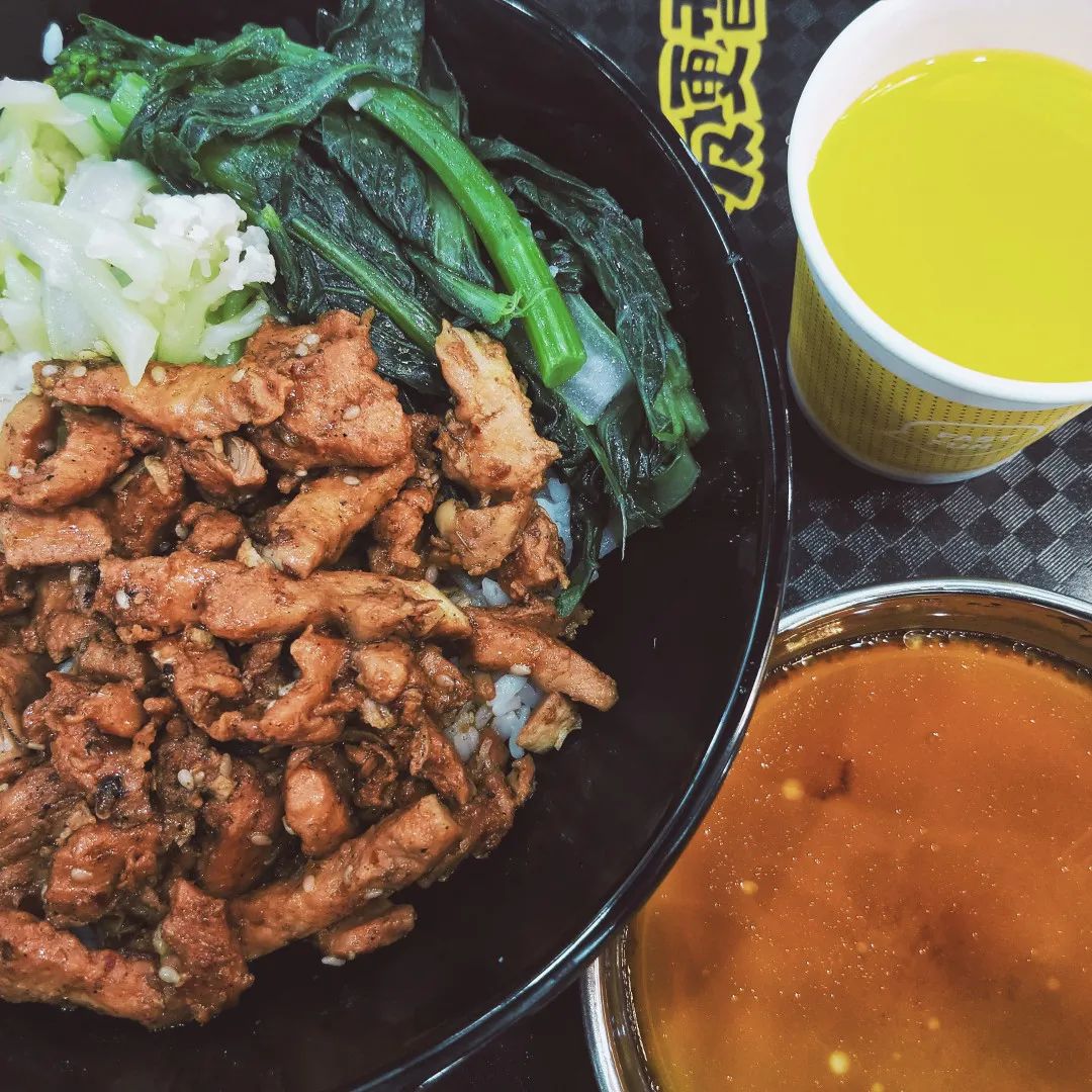 广东这所大学有广州、清远两校区。虽然是民办，但是环境超美