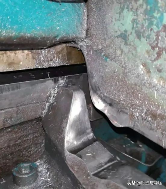 冲压模具碎屑清理,冲模切边碎屑怎么处理