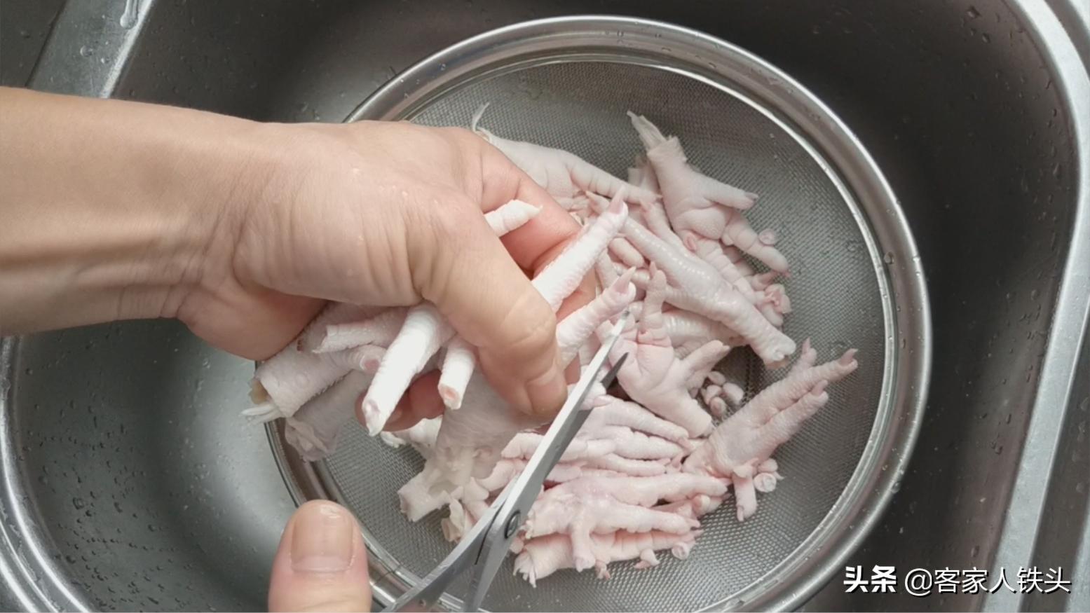 在家做泡椒鸡爪,在家做泡椒鸡爪又脆又好吃还便宜