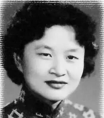 88岁老人钢琴弹奏梁祝,88岁老人弹奏梁祝视频