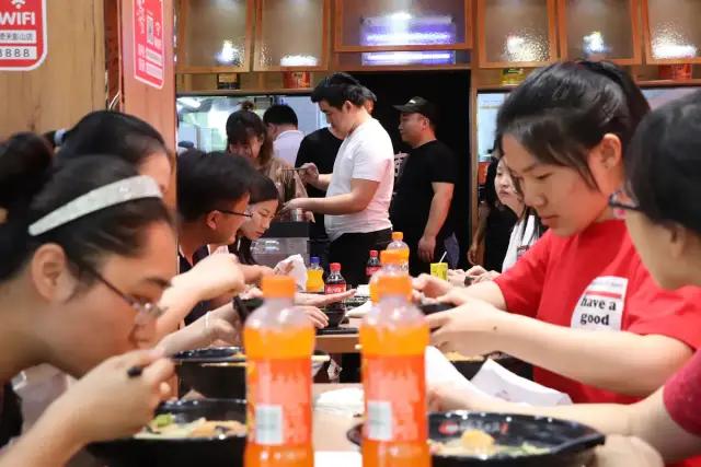 做麻辣烫真的赚钱吗,做麻辣烫能赚钱吗零基础学技术