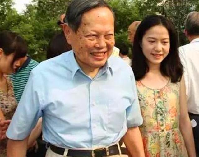 翁帆父亲的婚姻简介,翁帆父亲如何评价女儿婚姻