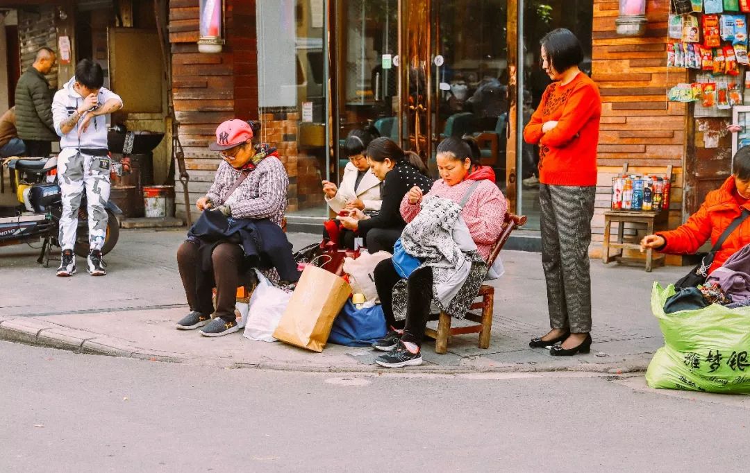 穿梭60年,武汉公交无轨电车1路