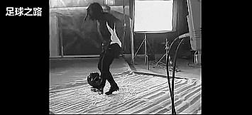 花式足球技巧学会了快去试试吧,简单花式足球过人技巧