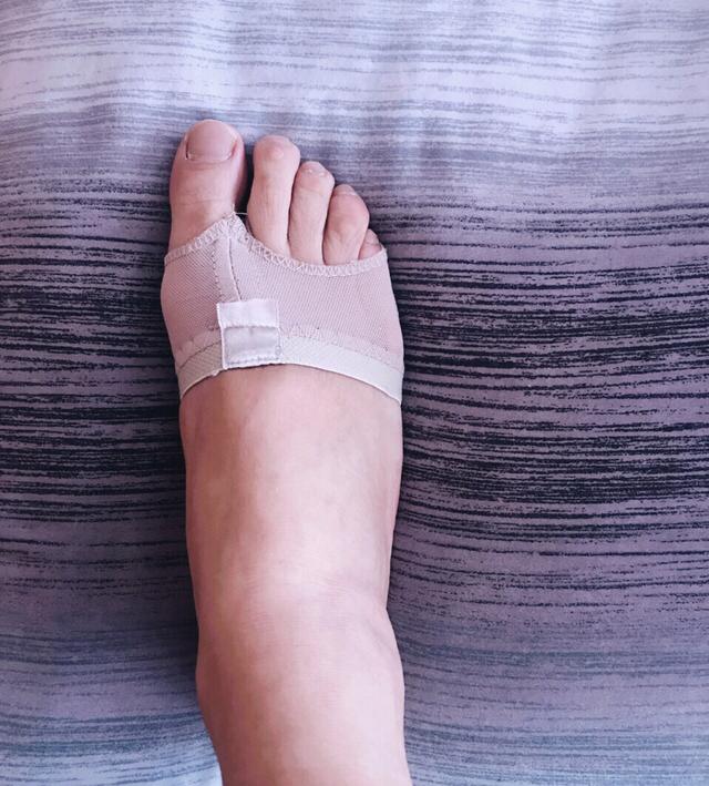 高弓足和扁平足穿的鞋一样吗,扁平足为什么要选平底鞋