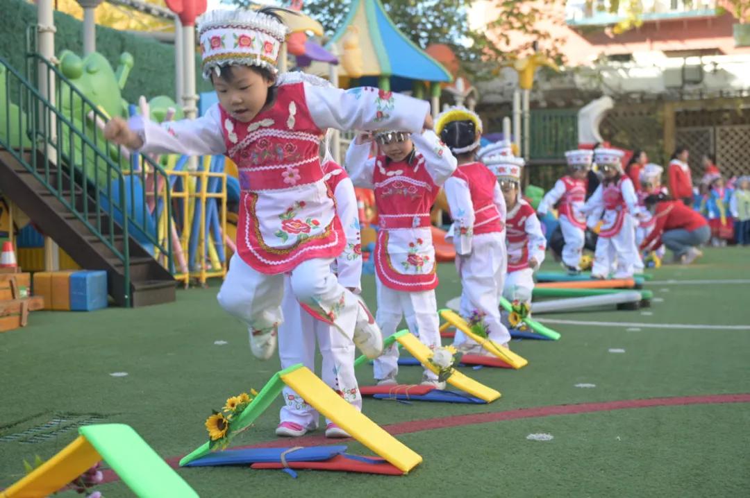 民族团结润童心家园携手共成长——和平五幼举行2021年秋季民族运动会