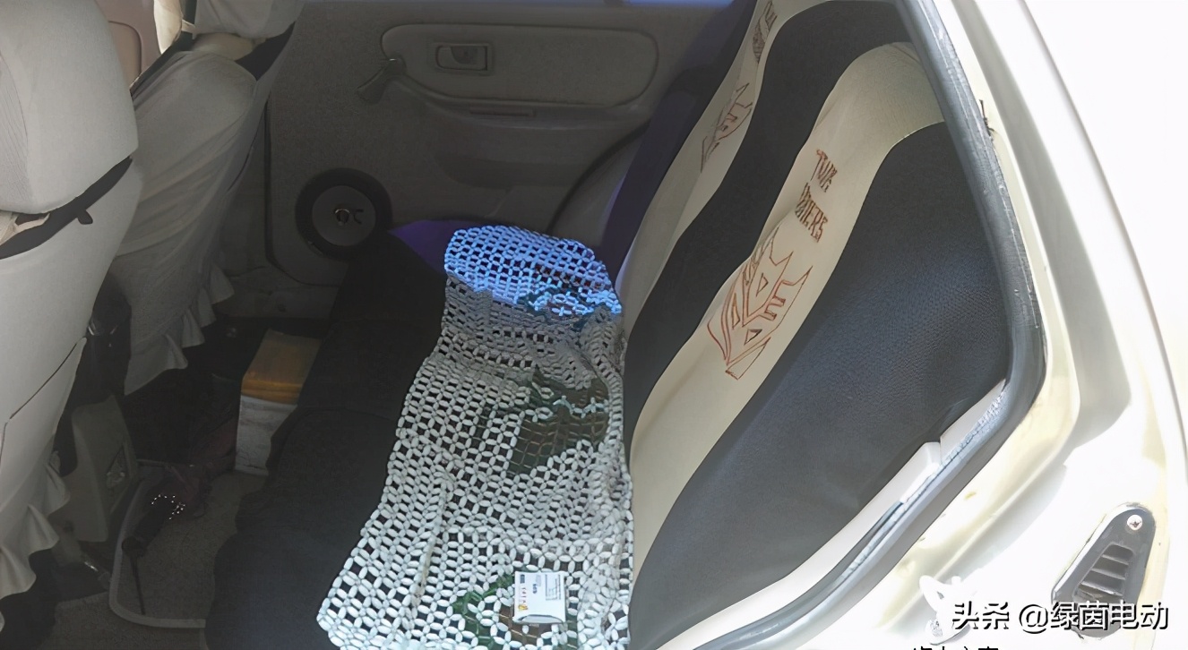 老款经典夏利两厢二手,2004年两厢夏利图片