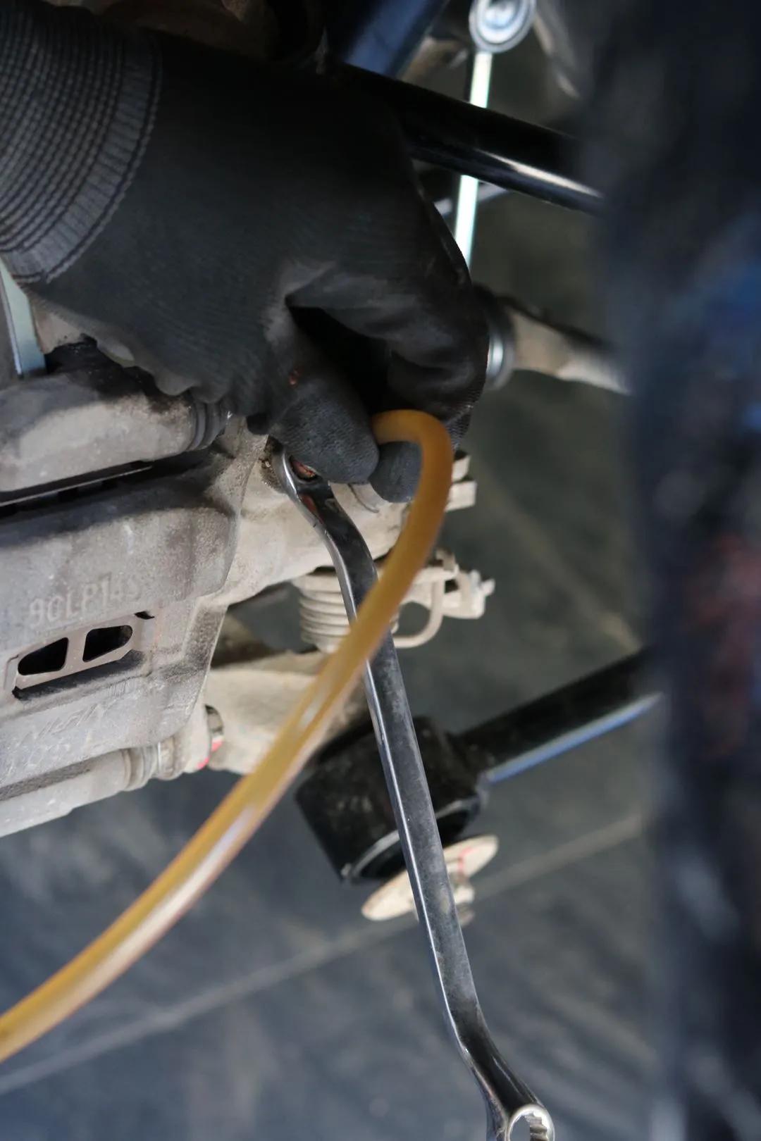 怪兽翻新车,怪兽修车翻新艾力绅