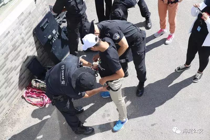 特警训练遭群众围观,特警魔鬼式训练