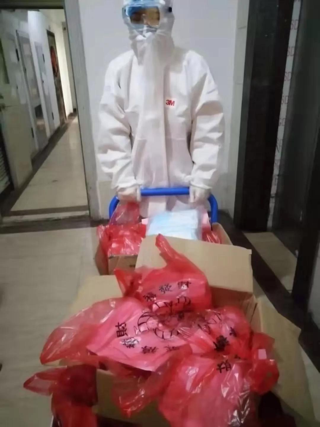 阜阳颍州区“红色代办员”：你安心在家，我负责跑腿