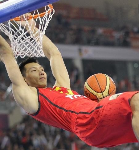 易建联脾气,易建联暴躁集锦