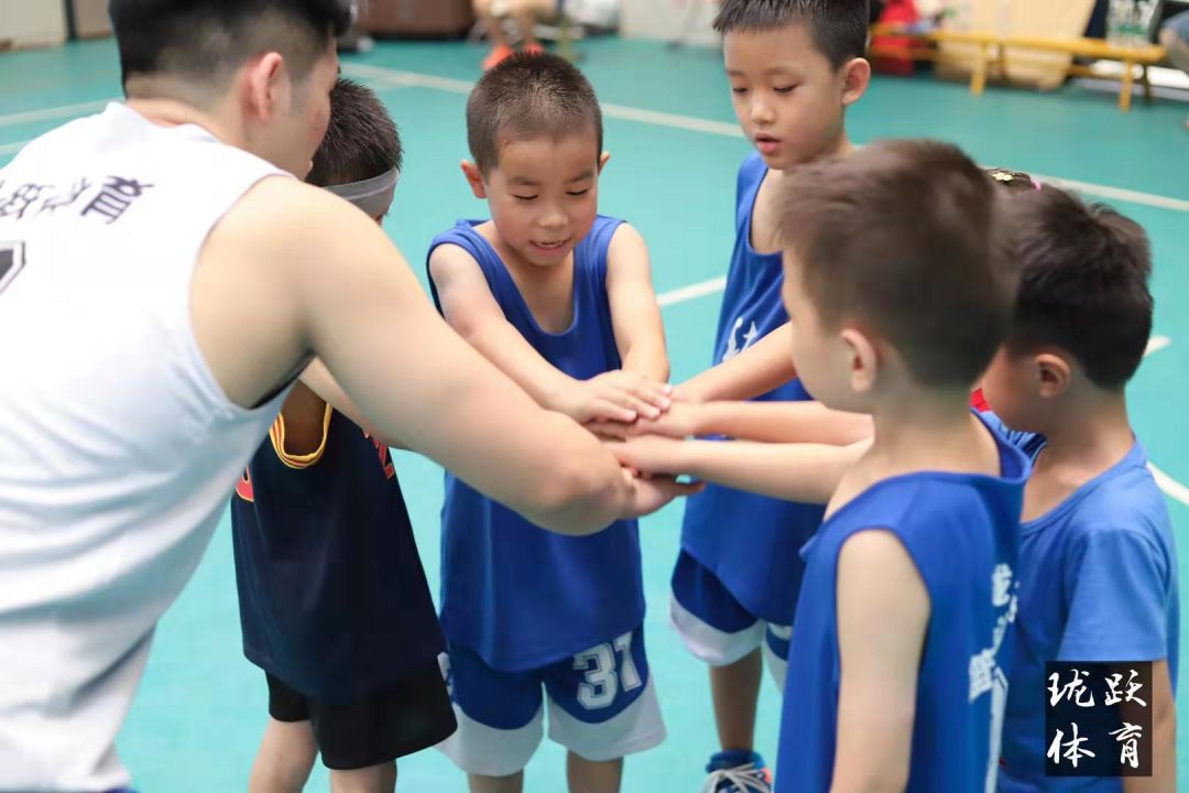 门头沟寒假篮球训练营开课啦！不要让娃懒在家里！赶快行动起来吧